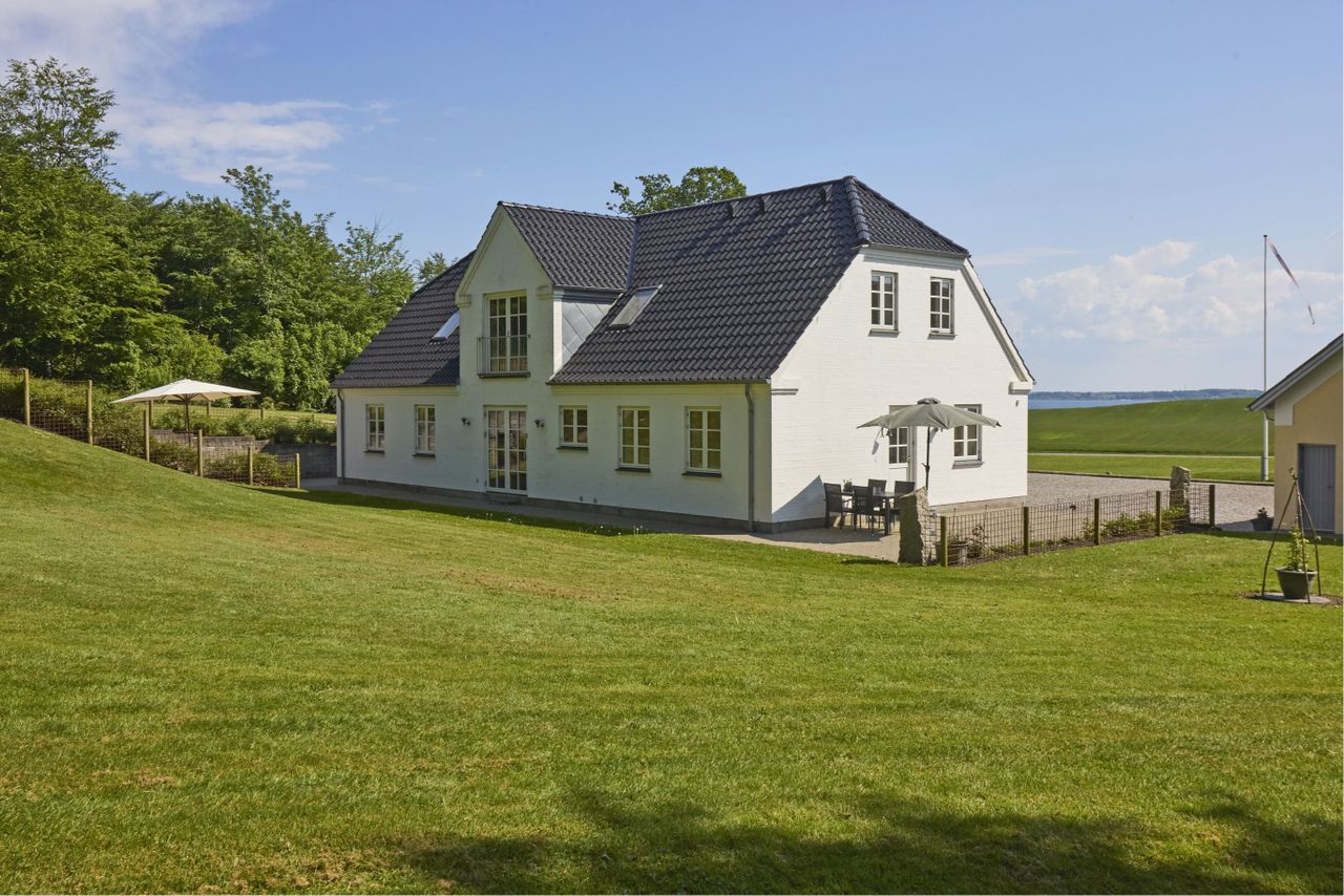 image 02